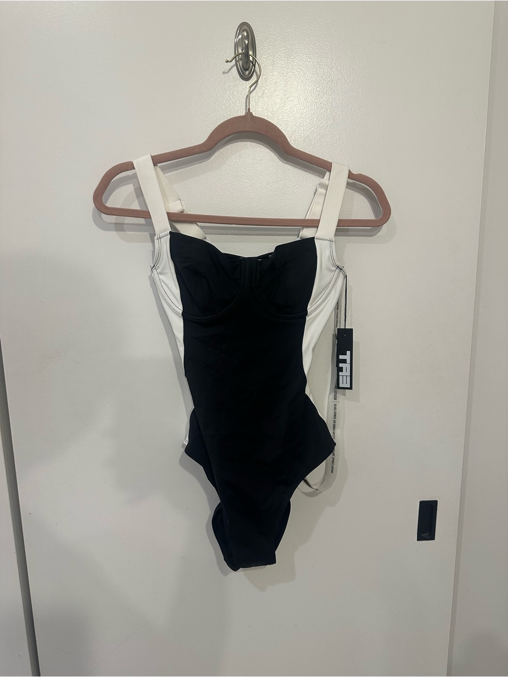 Nwt Ta3 Lifty - Contour Black/White Regular / Long / Size Small B/C Cup
